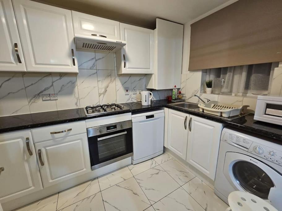 Апартаменты Lovely Flat Close To Shepherd'S Bush Лондон Экстерьер фото