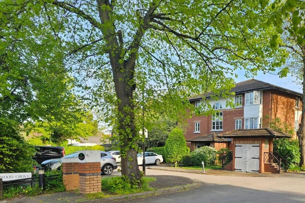 Апартаменты Lovely Flat Close To Shepherd'S Bush Лондон Экстерьер фото